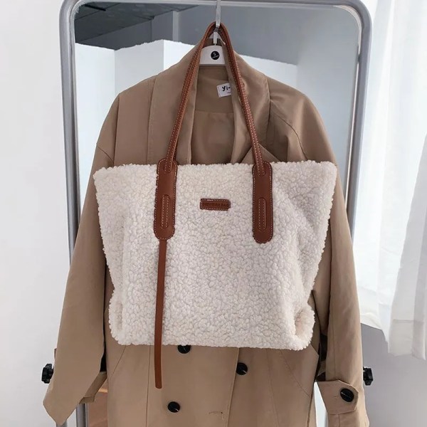 Designer Lammull Stor axelväska Kvinna Mode Fuskpäls Dam Handväskor Vinter Lyx Plysch Shopping Tygväska För Dam White 41cm30cm14cm