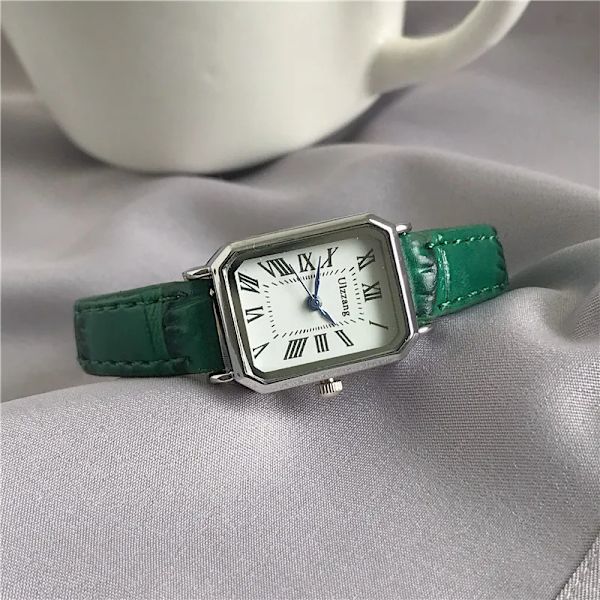 Retro klockor Klassiska Casual Quartz Urtavla Läderrem Band Rektangelklocka Fashionabla armbandsur för kvinnor black