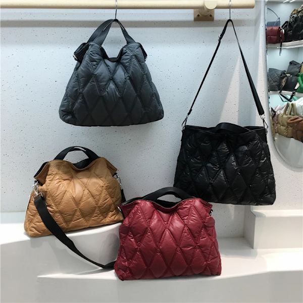 Casual Vadderad väska med stor kapacitet Handväskor Damer Designer Lingge Quiltade axelväskor Lyxig Nylon Sapce Crossbody-väska i bomull gray