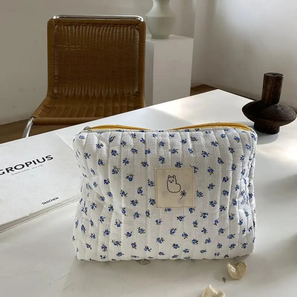 Koreansk quiltad sminkväska för kvinnor Kosmetisk förvaringsväska Bärbara toalettväskor Kvinnlig case Bomull Blommig kosmetisk påse Blue Floral