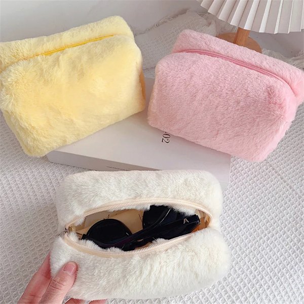 Mjuk plysch sminkväska för kvinnor 2022 Vinter Ny fluffig kosmetisk smink Case Flickor Resor Toalettartiklar Organizer Handväska Yellow 18cm x 10cm x 10cm