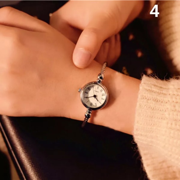 Litet guldarmband Lyxklockor i rostfritt stål retro damkvartsarmbandsur Mode Casual Watch Size 4