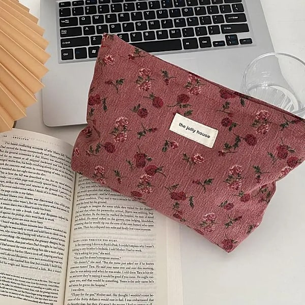 Manchester Hjärtmönster Print Kosmetikväska Tvättväska Kvinnor Resor Kosmetikpåse Skönhet Förvaringsväska Make Up Organizer Clutchväska Daffodils