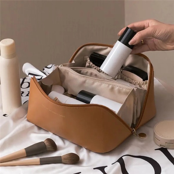 Organizer Toalettväskor för kvinnor Stor kosmetisk väska för resor för kvinnor Läder Kosmetikväska med hög kapacitet case Brown with Logo