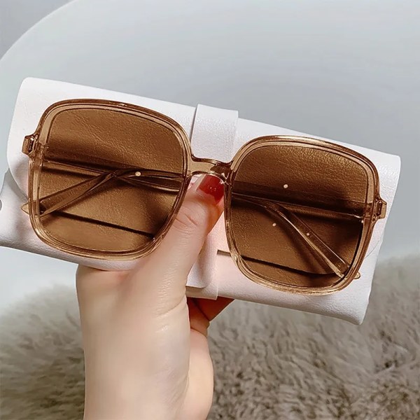 Modedesigner Kvinna Fyrkantiga Solglasögon Retro Vintage Gradient Solglasögon Kvinna Klar lins Svart Vit Oculos De Sol Brown