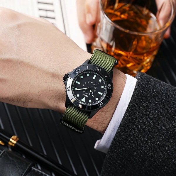 Dykare Style watch Roterande ram tygrem 40 mm svart urtavla 24 timmars display Green NATO