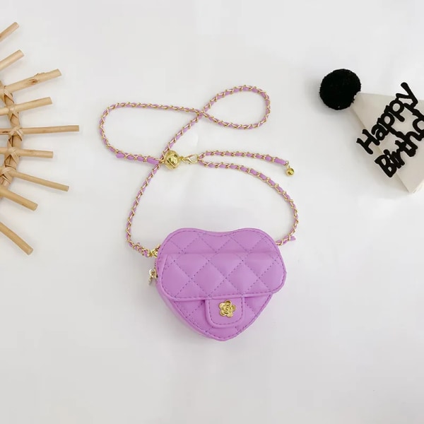 Söt liten lyxig designerväska för kvinna Hjärtformad väska Mini läderväska för kvinnor för damer Kedja Trend Axelväska Crossbody Purple 12.5 x 6 x 12cm