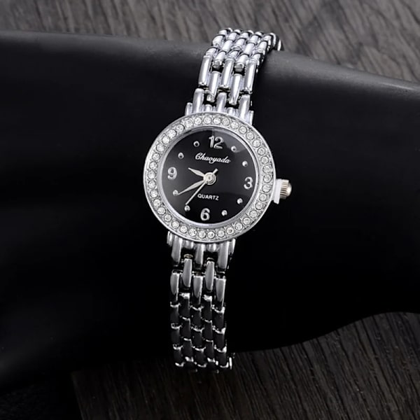 Kvinnor CYD Watch Ny Elegant Lyx Kvarts Mode Casual Snidade Watch Armband Relojes silverfärgad Armbandsur White
