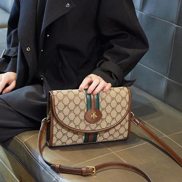 IVK Luxury Dammärke Clutchväskor Designer Runda Crossbody axelväskor Handväska Dam Clutch Reseväska khaqi