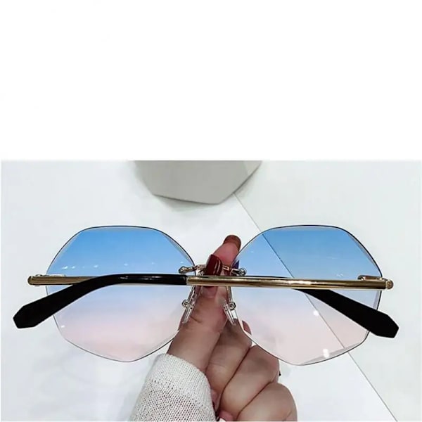 2023 Märke Mode Kvinnlig UV400 Tea Gradient Solglasögon Kvinnor Ocean Water Cut Trimmad lins Metall Böjda tempel Solglasögon 01 Glasses