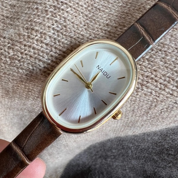 Kvinnor Quartz Watch Lyx Oval Mode Mini Case romersk siffra Urtavla Kvinna Full Metal Band Klockor Nisch Armbandsur Type 4