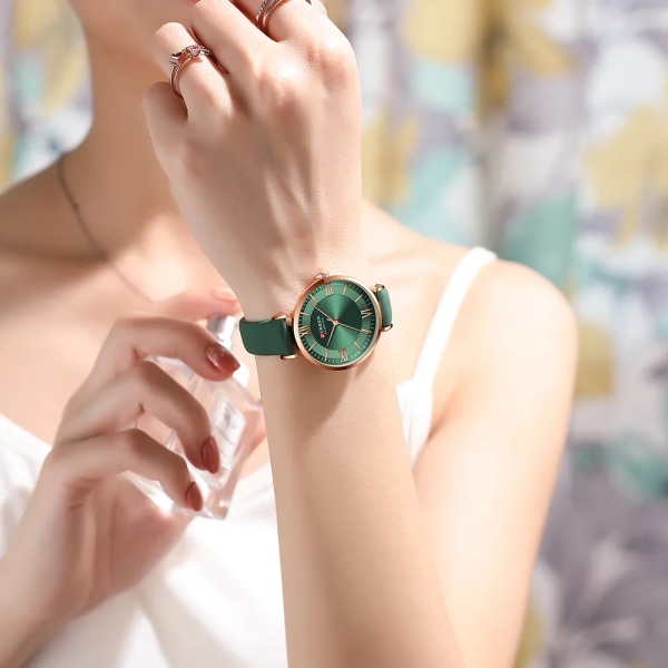 NYA CURREN Klockor Dam Quartz Läder Wrsitwatches Fashionabla klassiska klocka Montre femme white box