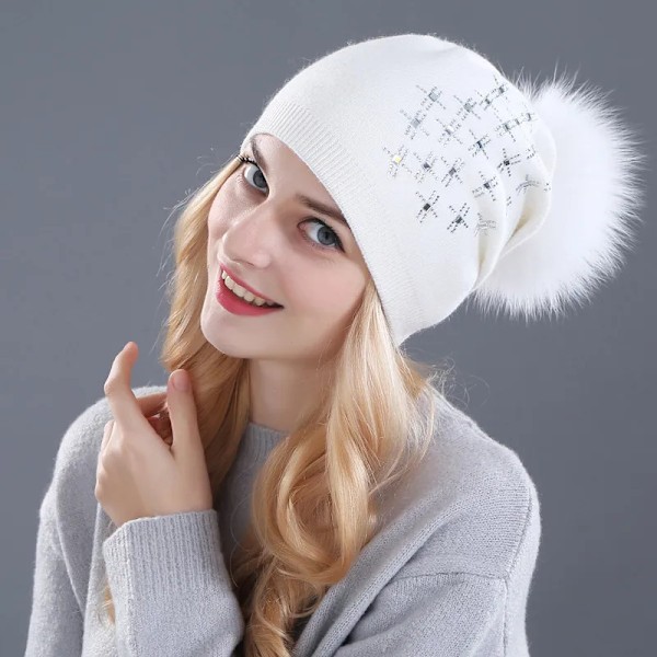 Xthree Vintermössa för Kvinnor, Blank Rhinestone Cashmere Stickad Mössa med Pompom style 2 white