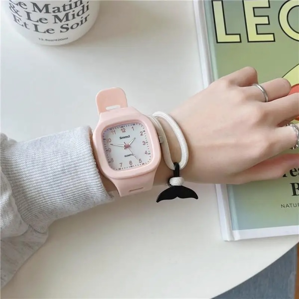 Mode Square Quartz Digital Urtavla Casual Armbandsur Gummiband Fashionabla klocka Vattentät armbandsur för kvinnor Pink White