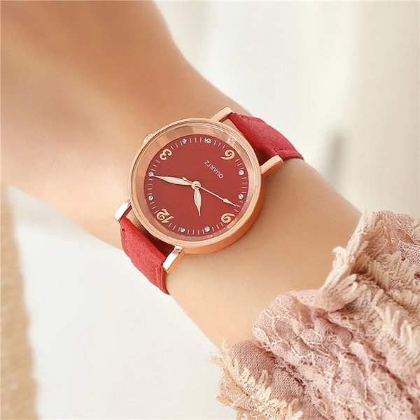 Vintage Liten Watch 2020 Lyxiga Damklockor Enkel Quartz Watch Sweet Leather Strapl Klocka Casual Reloj Relogio Feminino Black