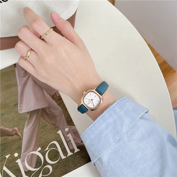 Retro Square Quartz Digital Mini Dial Casual Armbandsklockor Läderrem Fashionabla klocka Vattentät armbandsur för kvinnor Deep Green