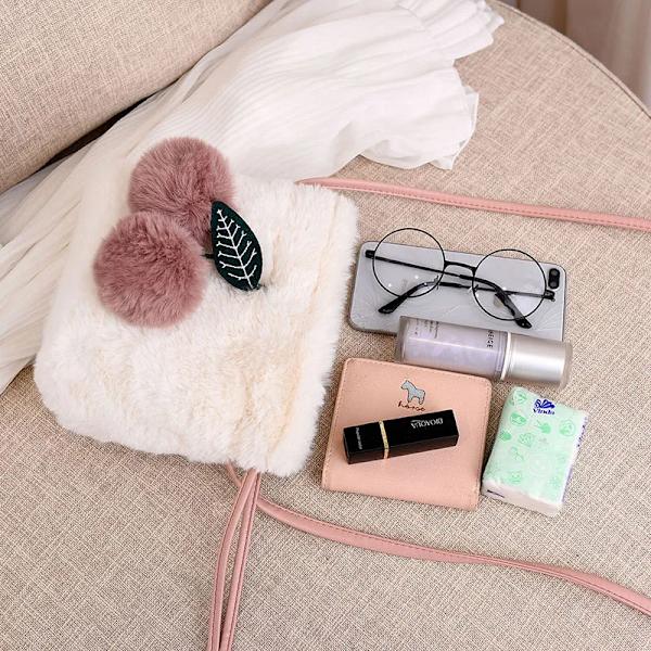 Mode Höst Vinter Dam Axelväska Mjuk plysch Päls Hårig Dam Crossbody Väska Kvinnlig Päls Ball Pendent Totes Bolsos Mujer Brown