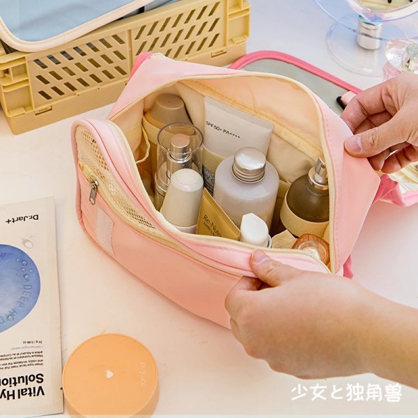 Bärbar kosmetisk väska för kvinnor Tecknad Stor kapacitet Rese-sminkväskor Toalettartiklar Organizer Söt hängande badrumstvättväskor Brown
