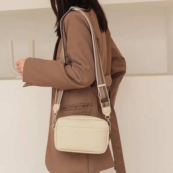 Klassiska axelväskor dam handväskor och väskor bred tygrem crossbody solid väska damer daglig användning dragkedja PU axelväskor Black