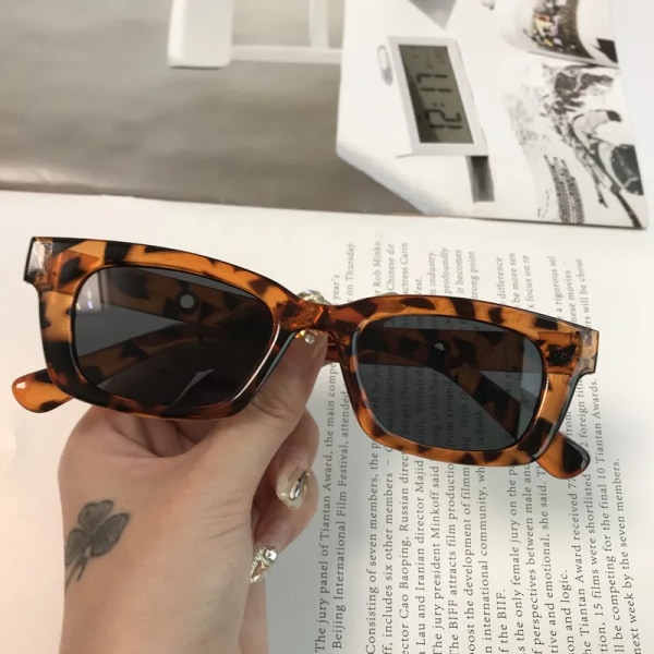 Nya kvinnor rektangel vintage solglasögon märkesdesigner Retro Points solglasögon kvinnlig dam glasögon Cat Eye förarglasögon Leopard AS