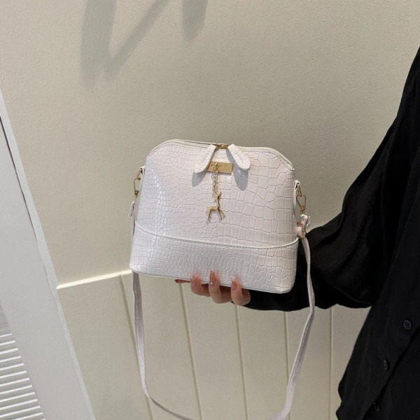 Nya axelväskor för kvinnor Enkelt mode skalform Kvinnor Small Messenger Crossbody Bag Dam Hjorthänge Dragkedja Handväskor Gold