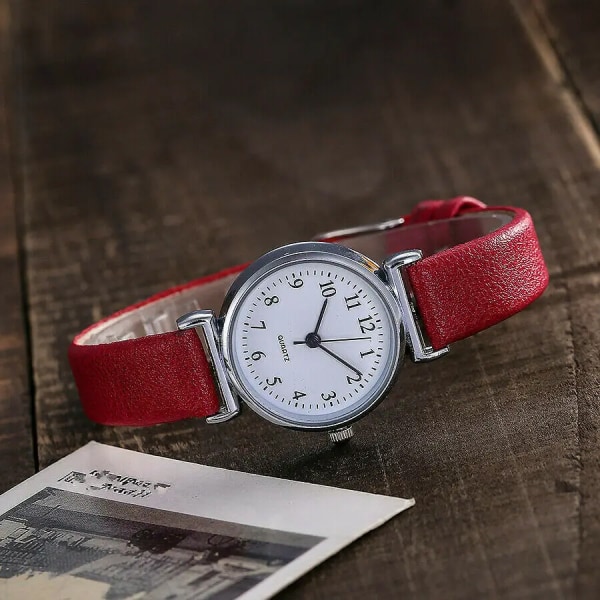 Toppklassiska damklockor Casual Quartz Läderarmband Watch Rund analog klocka Armbandsur Brown