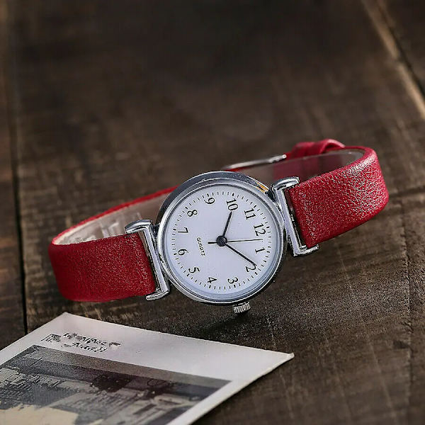 Toppklassiska damklockor Casual Quartz Läderarmband Watch Rund analog klocka Armbandsur Red