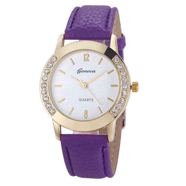 2022 Damklockor Populärt märke Geneva Klockor Mode Läderband Quartz Watch Dam Casual Utförsäljning 069884purple