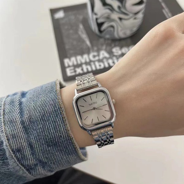 2022 Ny watch Dam Ins Style Kvinnor Nischdesign Enkel Temperament Vattentät Studenter Gymnasium Flickklockor F-O4