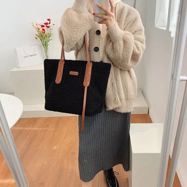 Designer Lammull Stor axelväska Kvinna Mode Fuskpäls Dam Handväskor Vinter Lyx Plysch Shopping Tygväska För Dam Grey 41cm30cm14cm