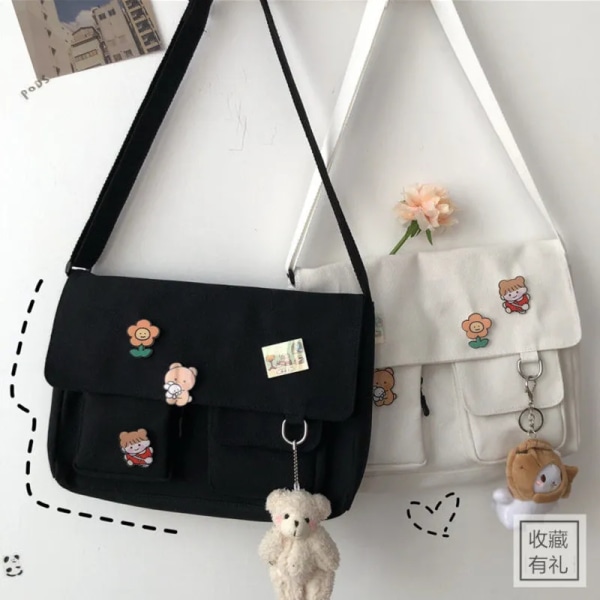 Canvasväska Enkel Kvinnor Crossbody-väska Ungdom Flickväskor Damväskor Casual Axelväskor Diagonal Messenger Skolväskor Handväskor 4 badge pendants Dinosaurs pendant