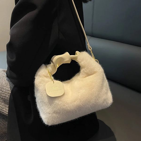 lyxig design handväskor för kvinnor vinter ny varm mjuk plysch tygväska shoppingväskor Messenger Axelväska dam plånböcker White