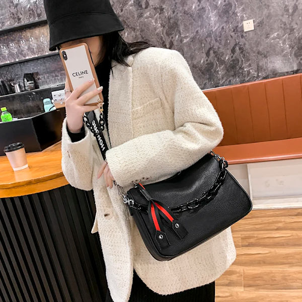 Crossbody-väskor i äkta läder Kvinnor Berömt märke Kvinnlig Axelväska Mode Bred axelrem Mjuk liten Kvinnor Väska Bolsa sac Red