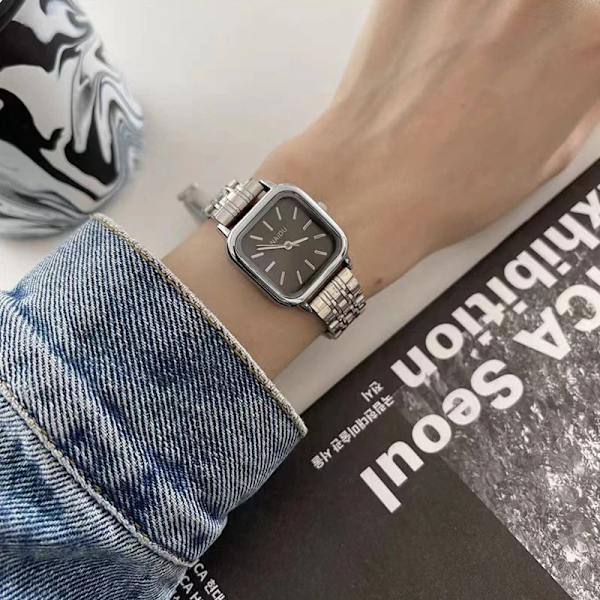 2022 Ny watch Dam Ins Style Kvinnor Nischdesign Enkel Temperament Vattentät Studenter Gymnasium Flickklockor F-O3