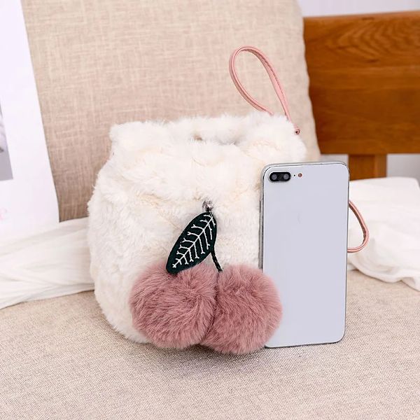 Mode Höst Vinter Dam Axelväska Mjuk plysch Päls Hårig Dam Crossbody Väska Kvinnlig Päls Ball Pendent Totes Bolsos Mujer Brown