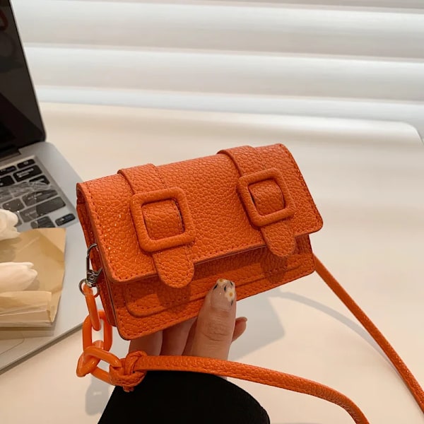 Mini Small Messenger Bag Dam Flicka Kedjeväska PU Läder Märke Designer Handväskor Dam Retro Bältesspänne Crossbody Väskor Orange