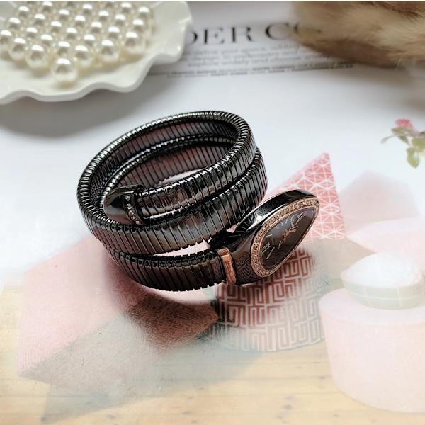 Snake Watch Kvartsarmband Mode Guld Dam Klockor Klocka reloj mujer montre femme relogio Lyx Damarmbandsur silver black