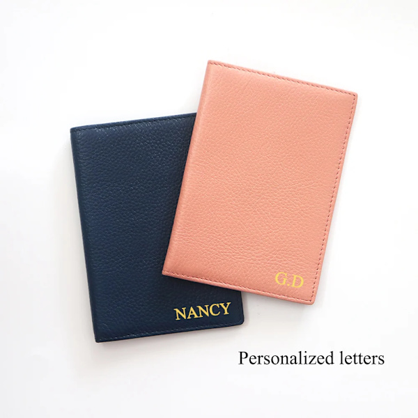 Gravera bokstäver Läder Cover Anpassat namn Mjuk kohud Resepasshållare Kvinnor Män Gör-det-själv-present Passfodral Case rose red