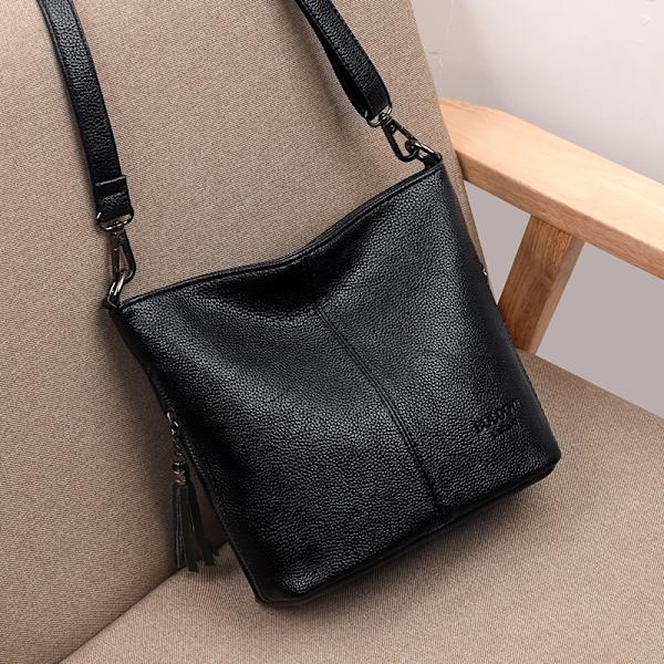 Crossbody-väskor i mjukt läder för kvinnor Nya lyxiga handväskor Dam Casual Axelväska Designer tygväska bolsa feminina Red 25cm x 10cm x 21cm