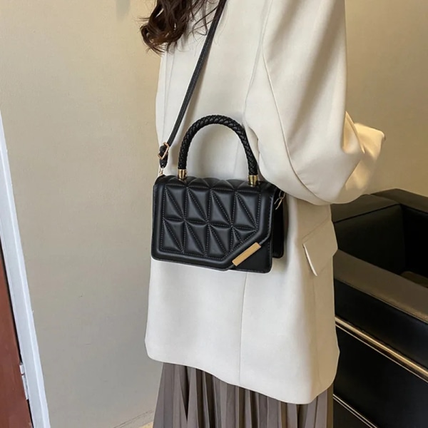Nytt mode axelväska Rutigt PU-läder Damhandväskor Designer Crossbody-väskor för kvinnor Black 20x13x7cm