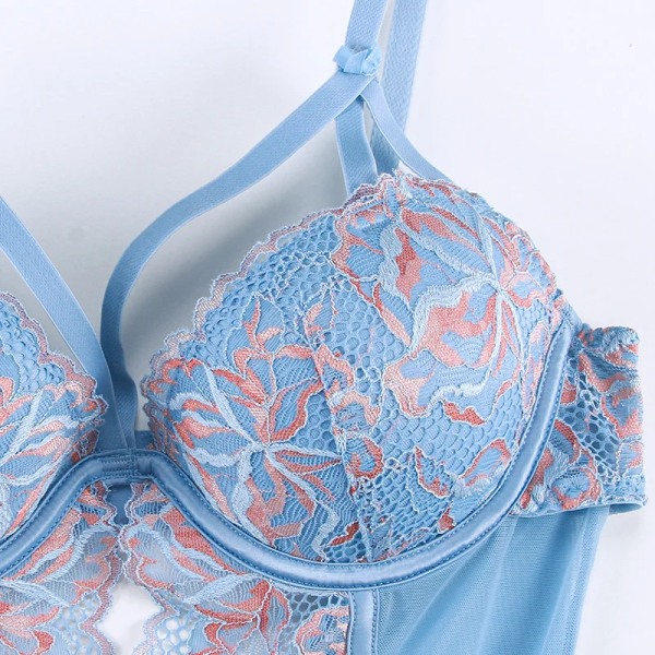 Sexiga underkläder för kvinnor Spets Body Strappy Style Vadderad kopp Bygel Push Up Blommönster 4 färger Underkläder i ett stycke White 80C