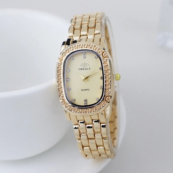 2022 Lyxmode Metal Band Klockor för kvinnor Märke Enkel Casual Oval Rhinestone Dam Quartz Armbandsur Silver White