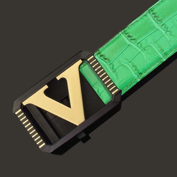 Nytt herrbälte högkvalitativt designerbälten för män Modebrev Lyxigt berömt läderbälte Jeans Njurfäste midjerem 3,5 cm Green gold buckle 110cm