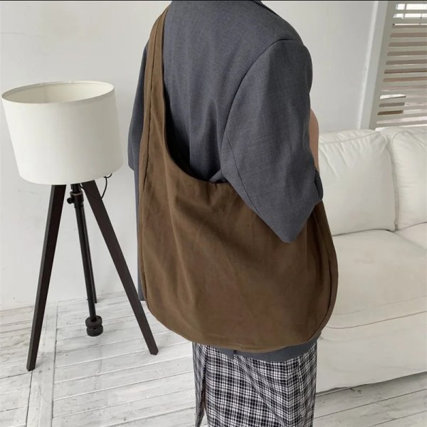 Kvinnlig Canvas Crossbody-väska Stor kapacitet Dumpling Axelväska Retro Mode Hobos Messenger Bag Enfärgad Handväska för kvinnor white