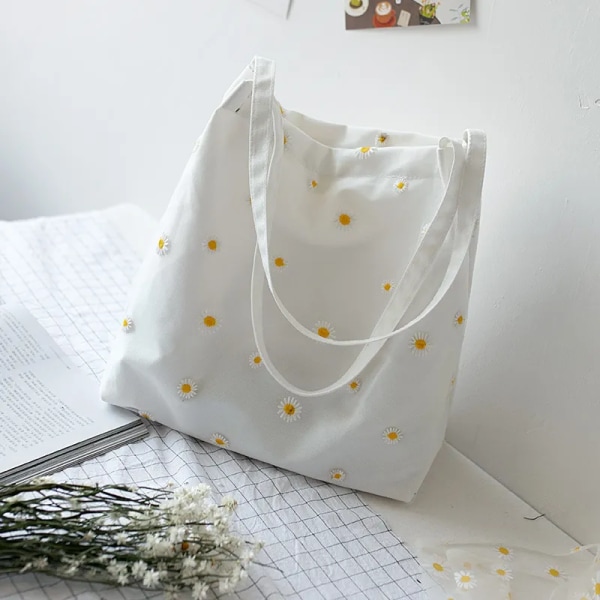 Liten tygväska i canvas för kvinnor Flickor Shopper Designer handväska Casual broderi med Daisy Virkade Söta Mesh axelväskor White
