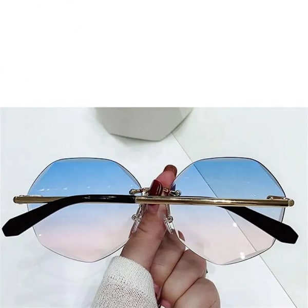 2023 Märke Mode Kvinnlig UV400 Tea Gradient Solglasögon Kvinnor Ocean Water Cut Trimmad lins Metall Böjda tempel Solglasögon 07 Glasses