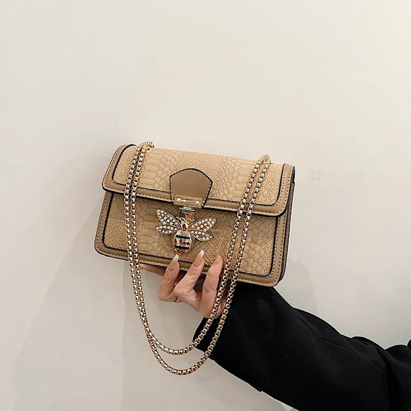 Bee Pu Läder Crossbody-väskor för kvinnor Kedjor Axelremsväska Kvinnliga Damväskor Sling Lyx Handväskor Designer Red