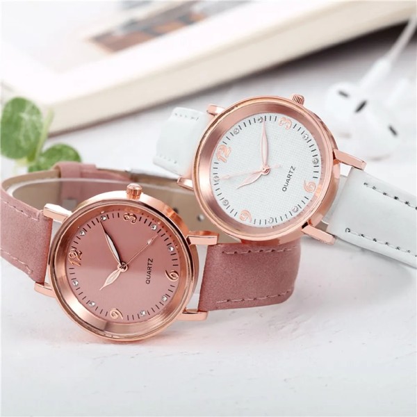 Vintage Liten Watch 2020 Lyxiga Damklockor Enkel Quartz Watch Sweet Leather Strapl Klocka Casual Reloj Relogio Feminino Pink