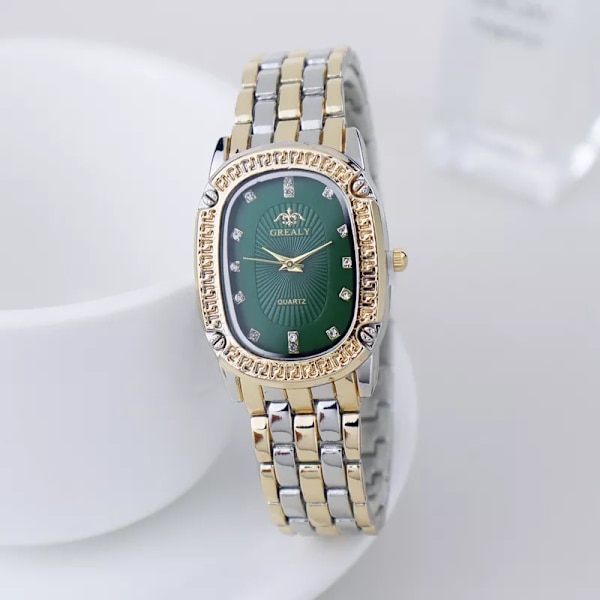 2022 Lyxmode Metal Band Klockor för kvinnor Märke Enkel Casual Oval Rhinestone Dam Quartz Armbandsur Half Gold Green