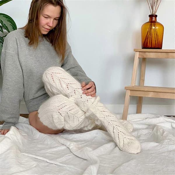 Dame ensfargede strikkede lårhøye strømper med uthulte nettingdesign, elastiske over-kne lange sokker, benvarmere, hvit White